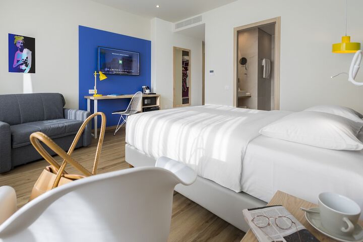 Room 4 of 88