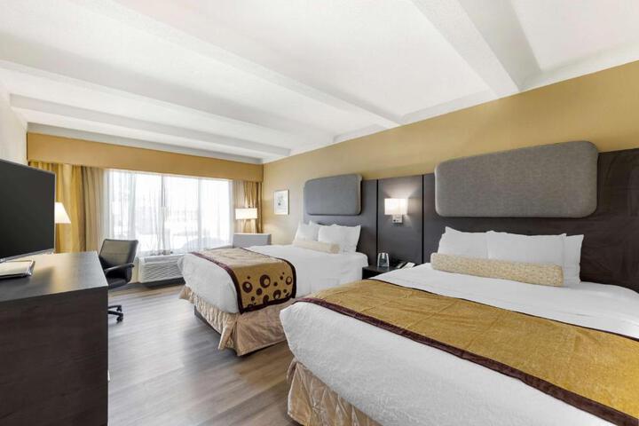 2 Queen Beds Exterior Entrance Microwave, Refrigerator WiFi Full Breakfast (10 of 12)