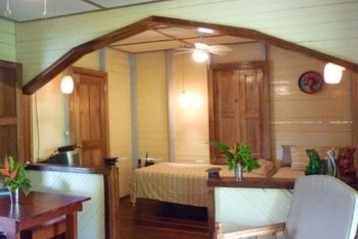 Room 6 of 18