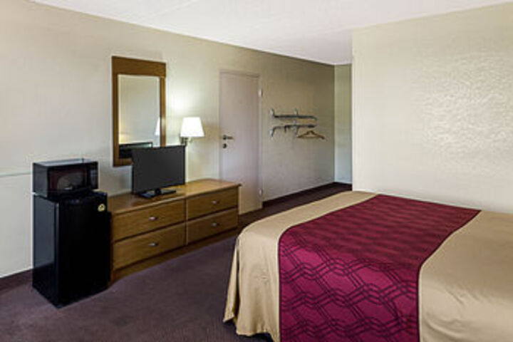Room 8 of 22