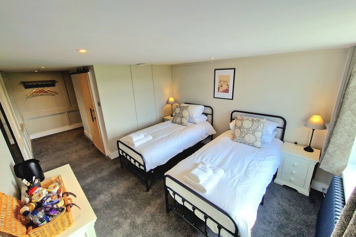 Room 25 of 133
