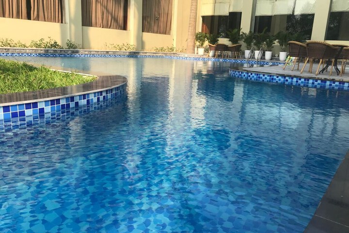 Hotel Pool