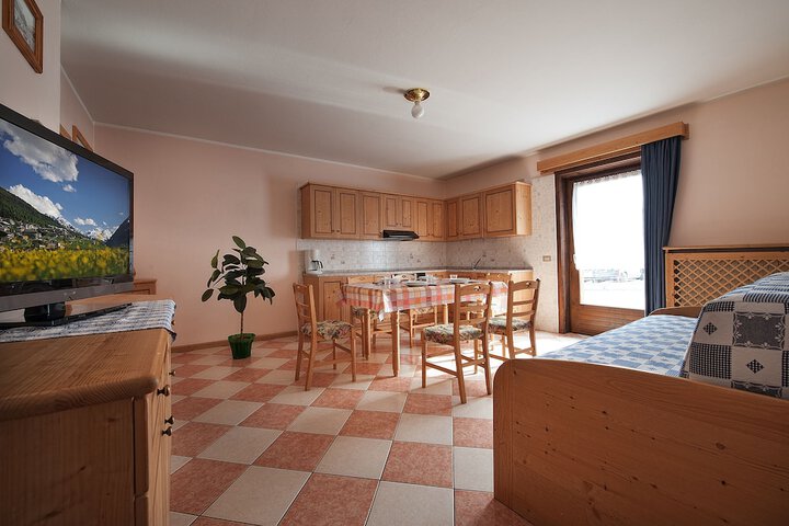 Room 15 of 28