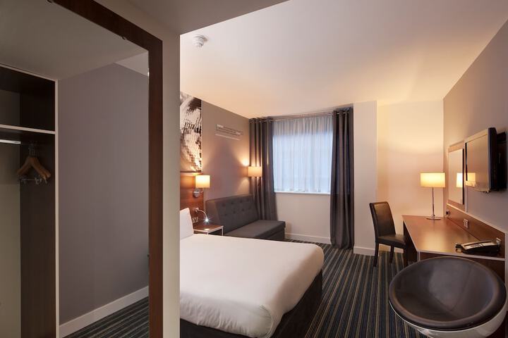 Room 8 of 42