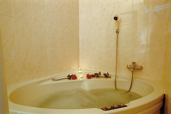 Jetted tub