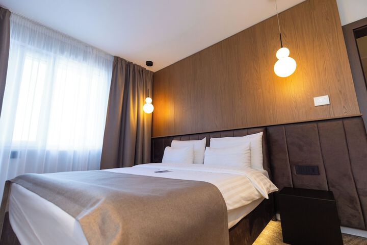 Room 8 of 93