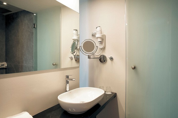 Room 104 of 159