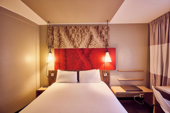Room 8 of 30