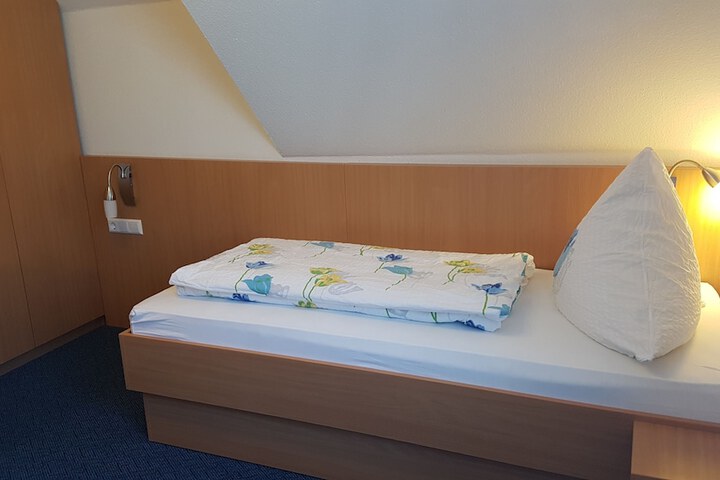 Room 3 of 39