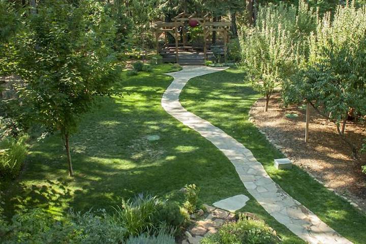 Property Grounds 23 of 36