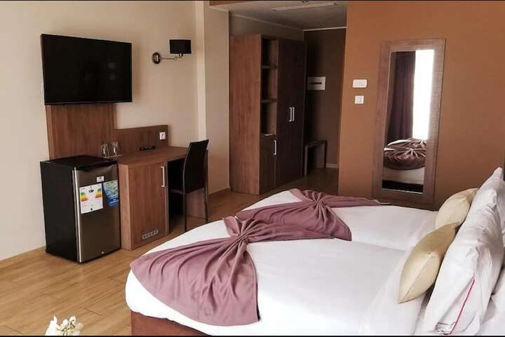 Room 12 of 34