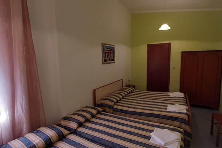 Room 15 of 16