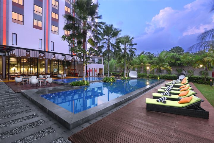 Hotel with Pool