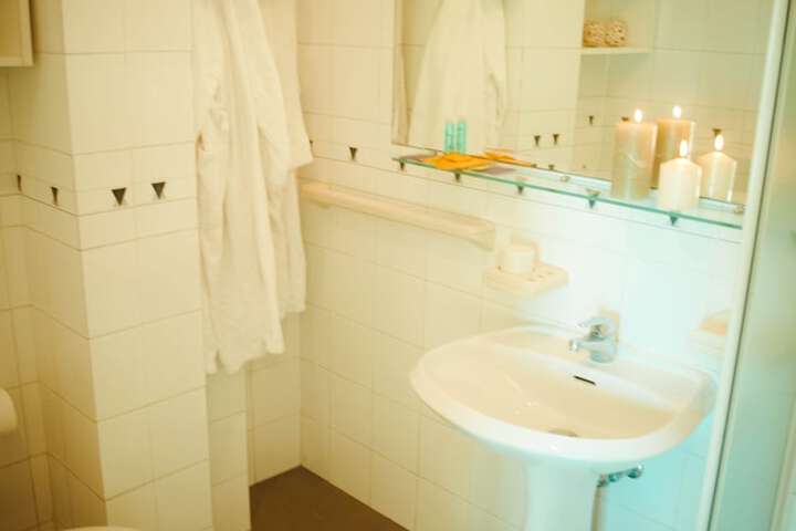 Room 16 of 21