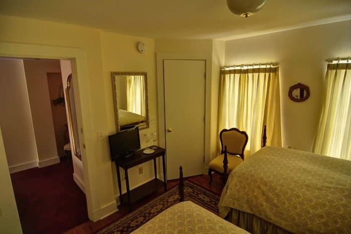 Room 6 of 24