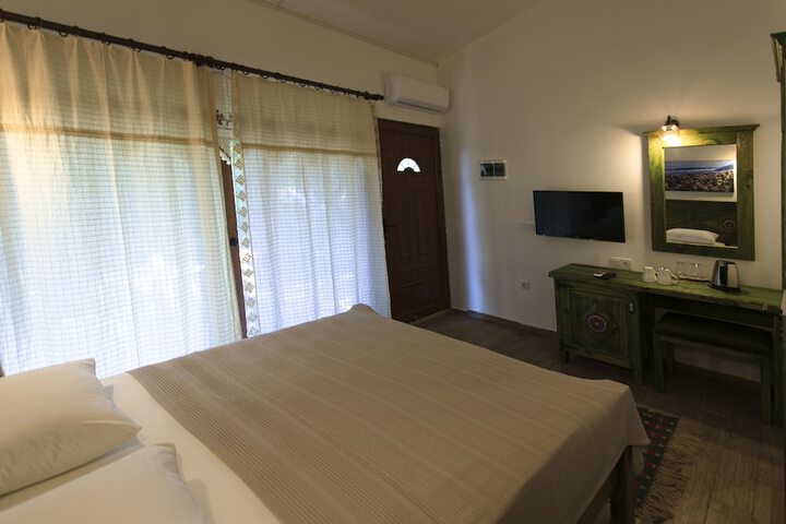 Room 4 of 90