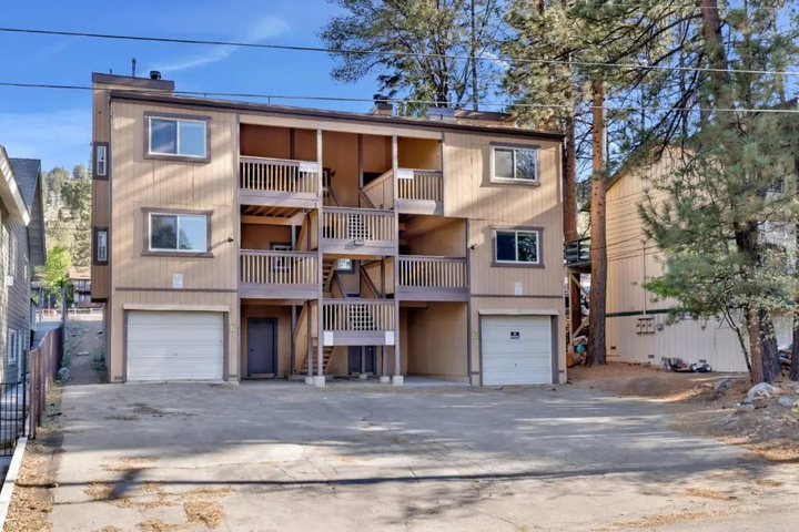 Summit Backyard Lodge by Big Bear Vacations