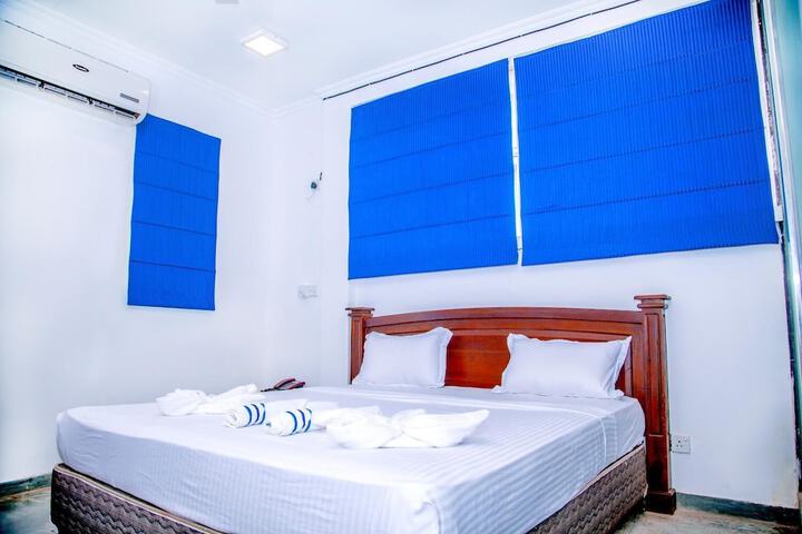 Room 9 of 30
