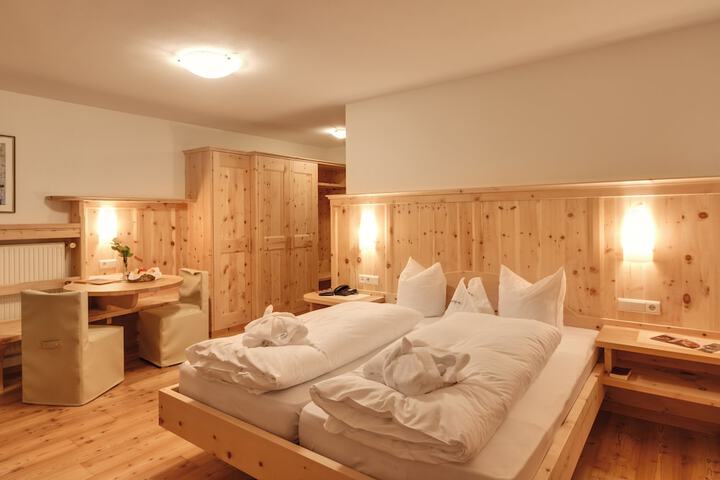 Room 7 of 65