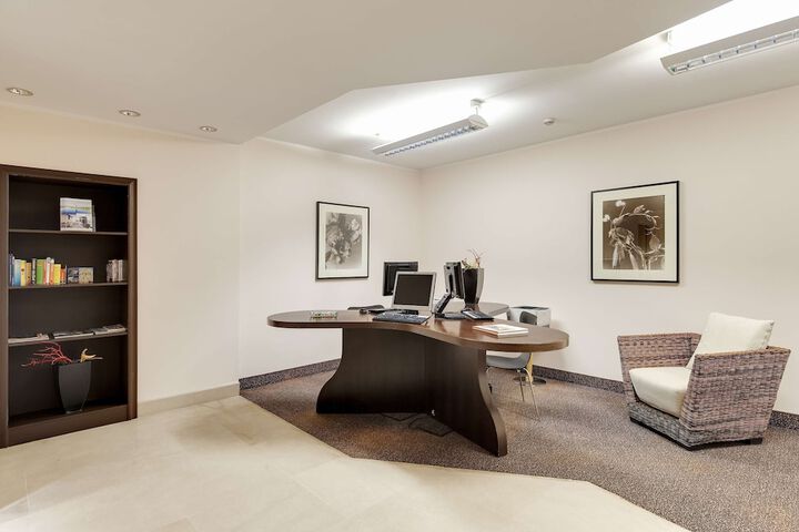 Business Center 52 of 58