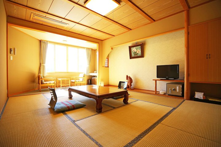 Room 7 of 28