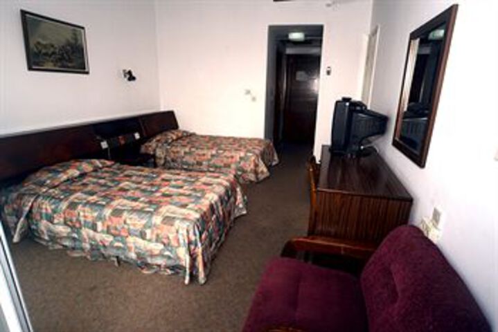Room 4 of 22