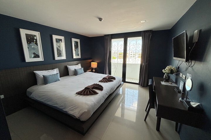 Room 14 of 33