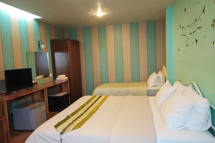 Room 9 of 36
