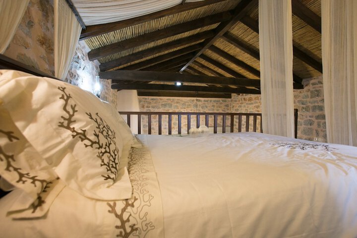 Room 8 of 68