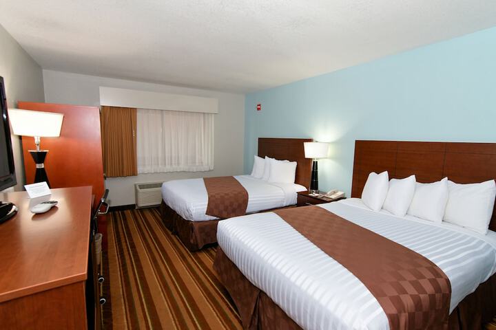 2 Queen Beds (8 of 18)