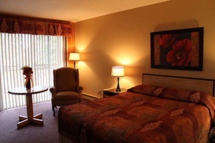 Room 5 of 8