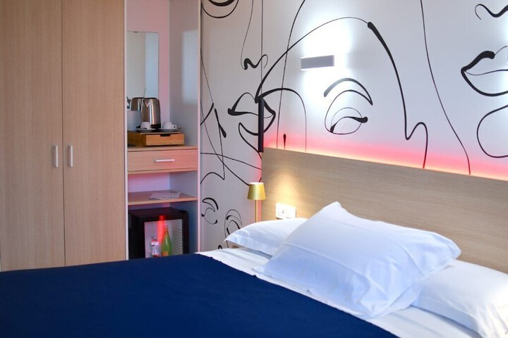 Room 25 of 51