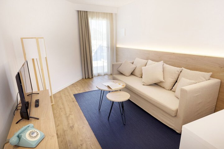 Room 16 of 110