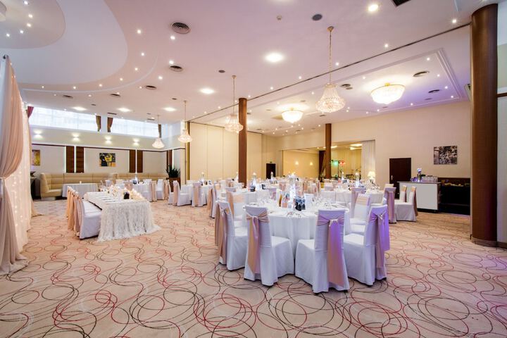 Banquet hall