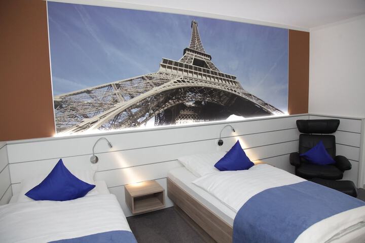 Room 3 of 47