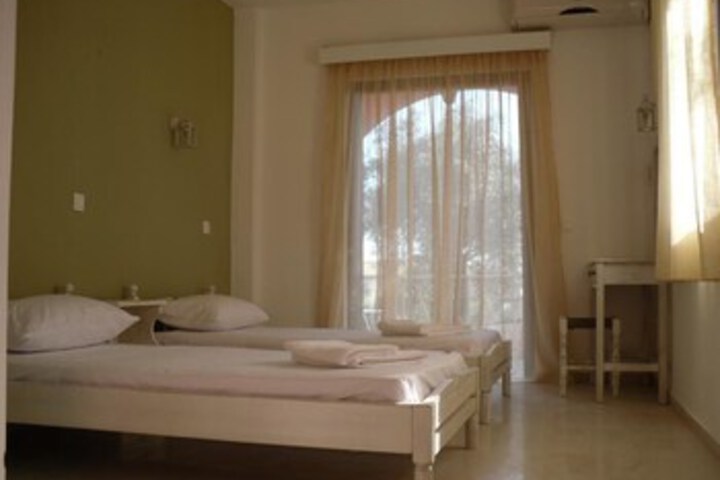 Room 6 of 14