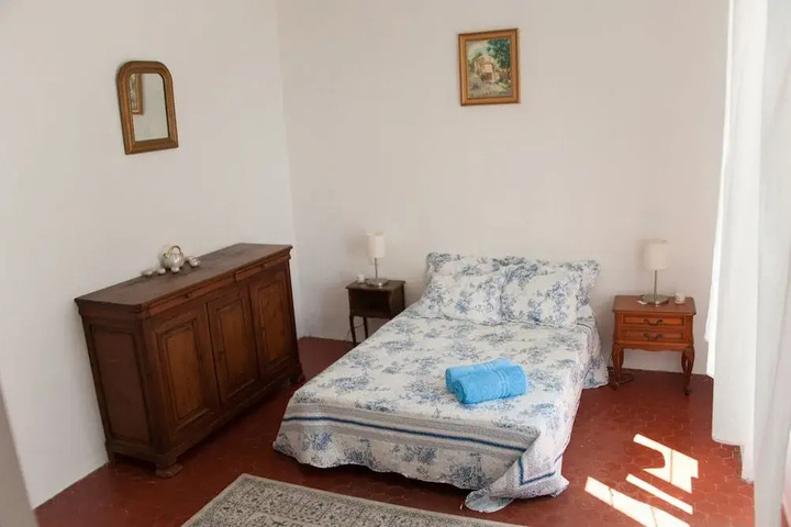 Room 7 of 18