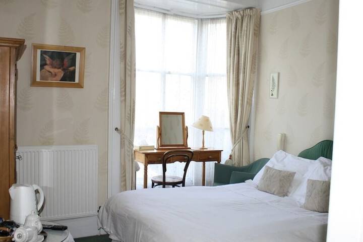 Room 2 of 26