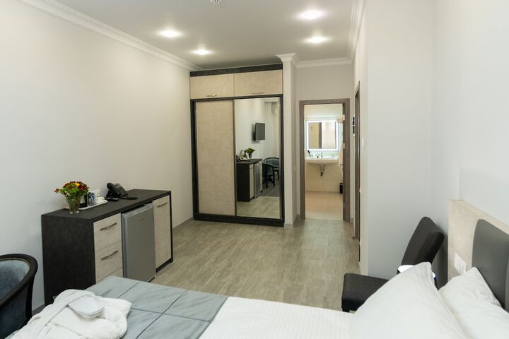 Room 5 of 131