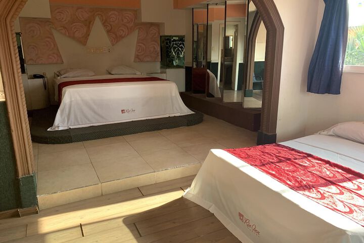 Room 7 of 30