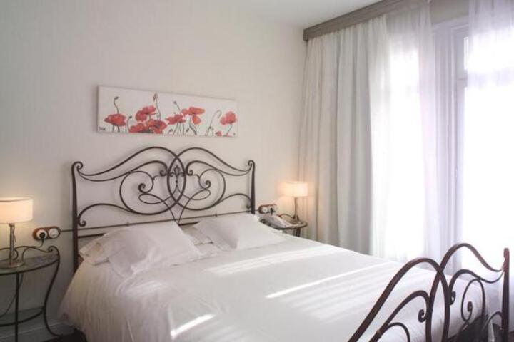 Room 4 of 5
