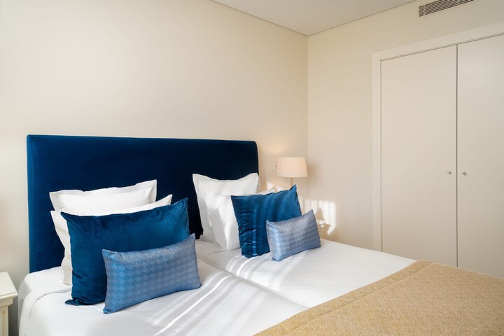 Room 10 of 98