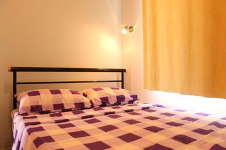 Room 5 of 18