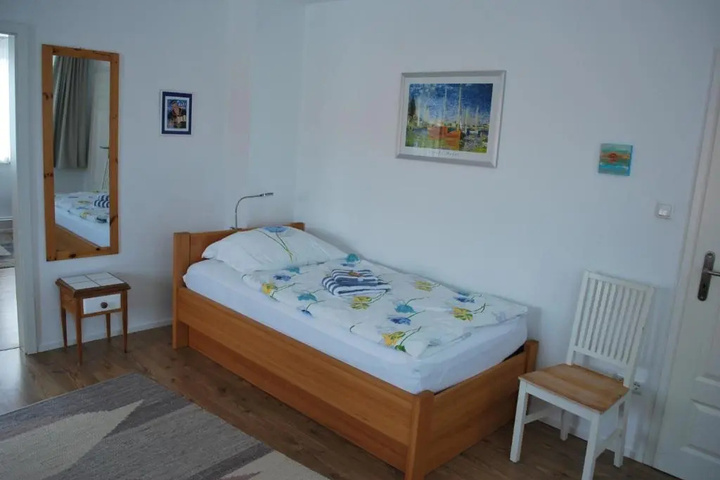 Room 5 of 18