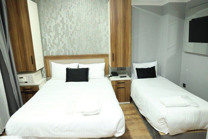Room 4 of 14