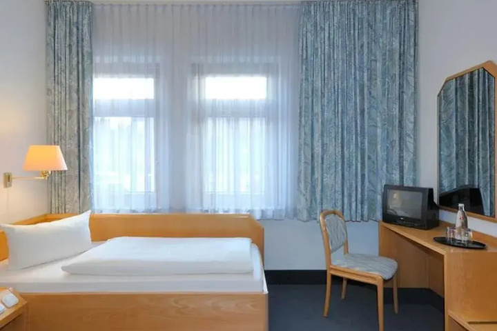 Room 3 of 11