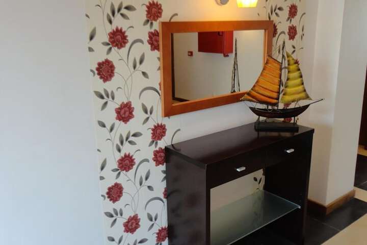 Room 11 of 38