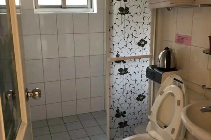 Room 9 of 15