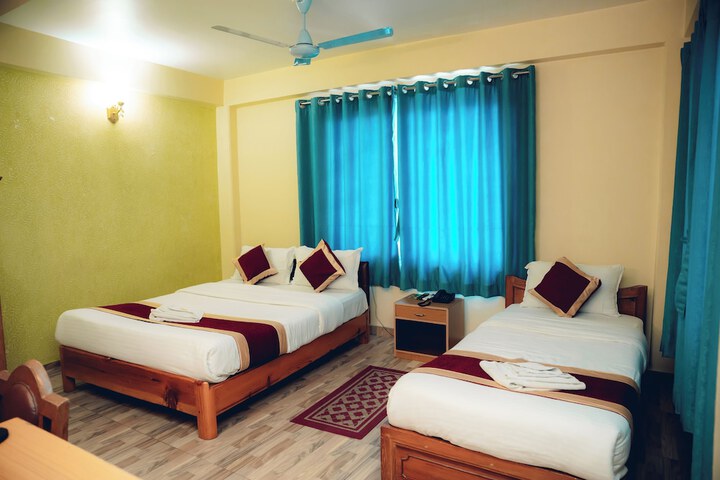 Room 4 of 16