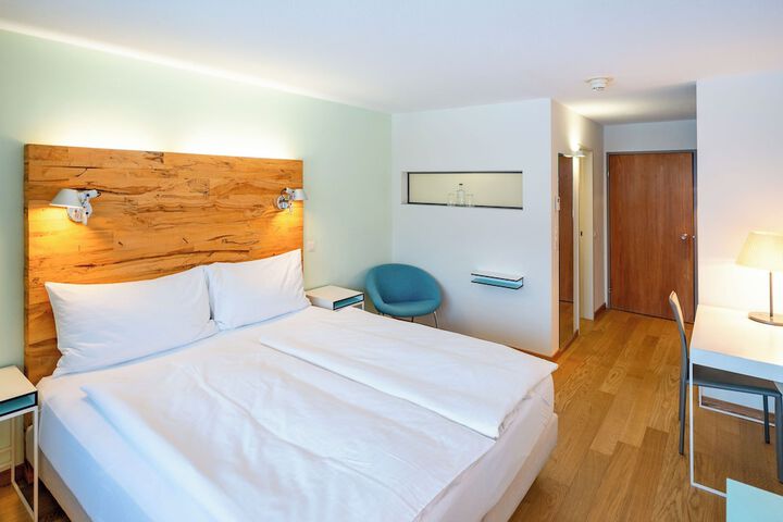 Room 10 of 98